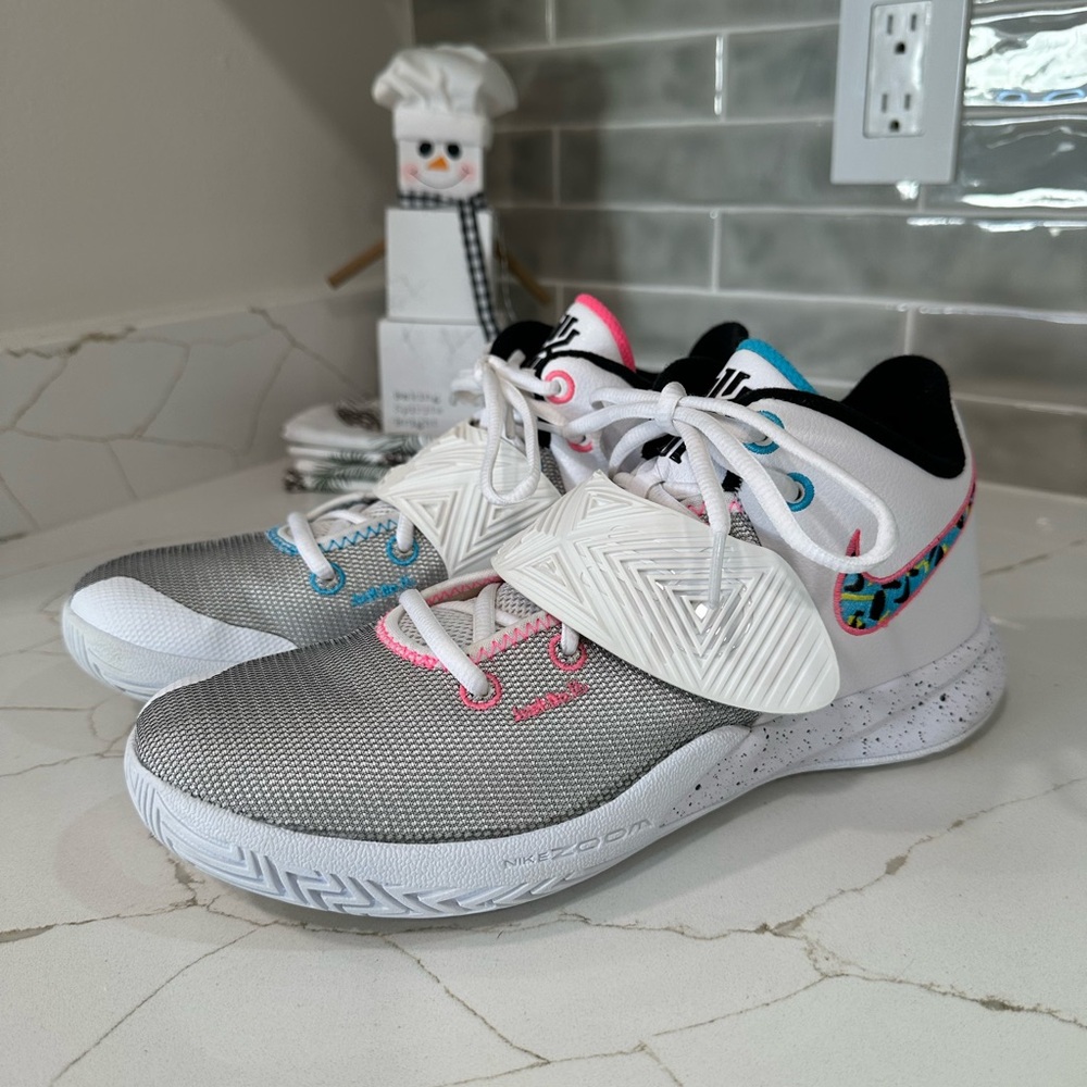 Nike Kyrie Flytrap 3 South Beach. Men’s Size 9. Color White.